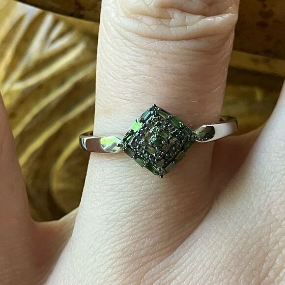 Natural Green Diamond Sterling Silver Ring Size 8 - Picture 1 of 9